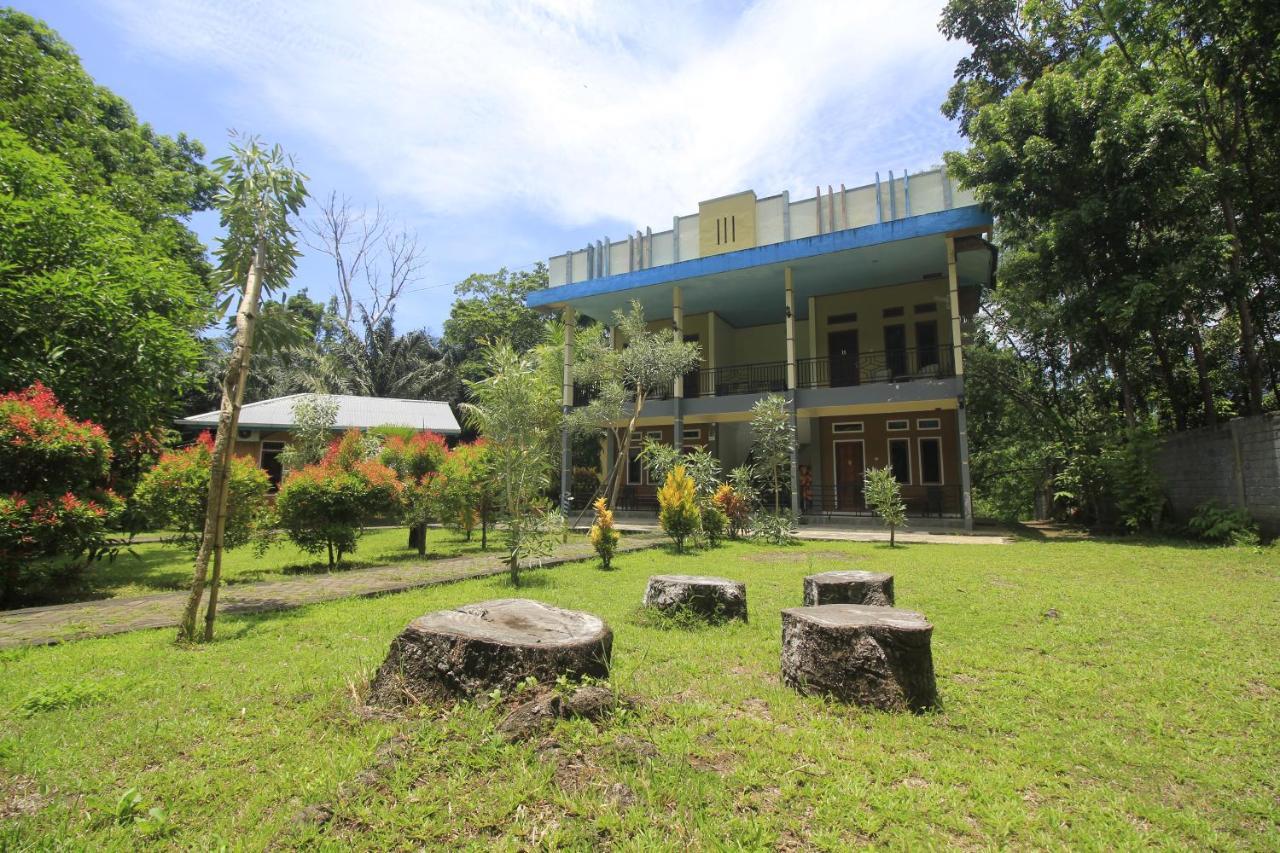 Tangkoko Lodge Bitung Exterior foto