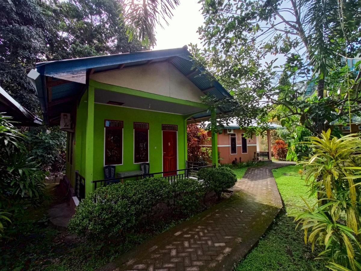 Tangkoko Lodge Bitung Exterior foto