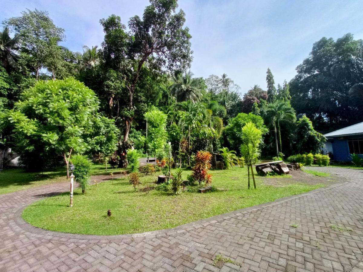 Tangkoko Lodge Bitung Exterior foto